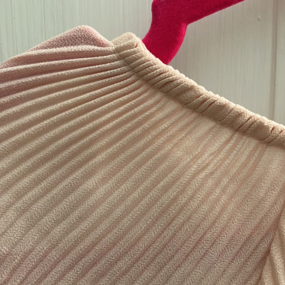 Pink blouse - Picture 2 of 5